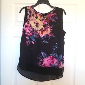 New Rose & Olive women's top sz small Beauty!